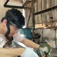 Protector facial impermeable y anti-polvo.